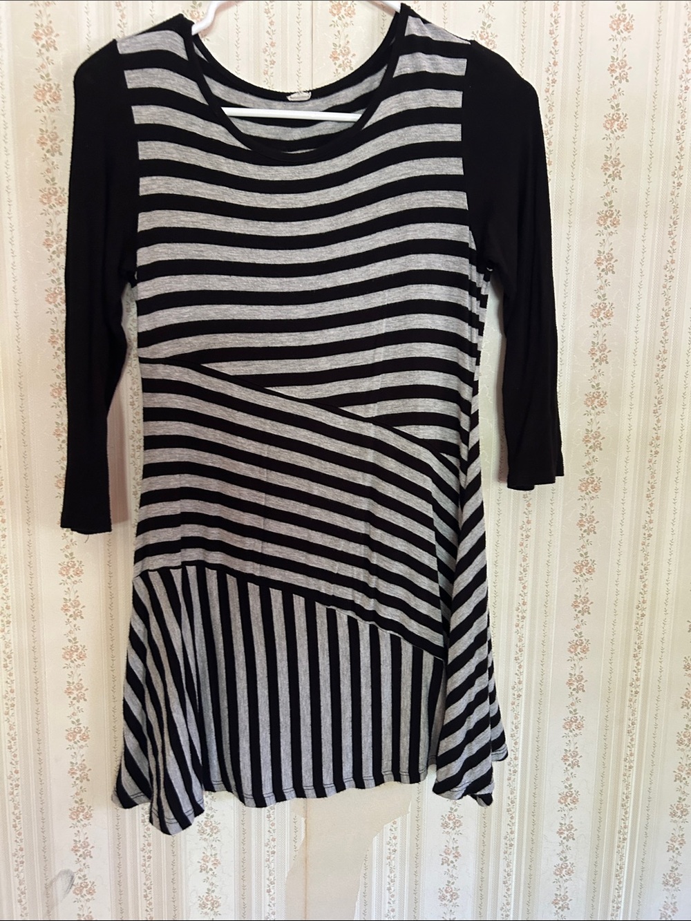 Black & Gray Striped Women’s Long Sleeve Tunic Top
